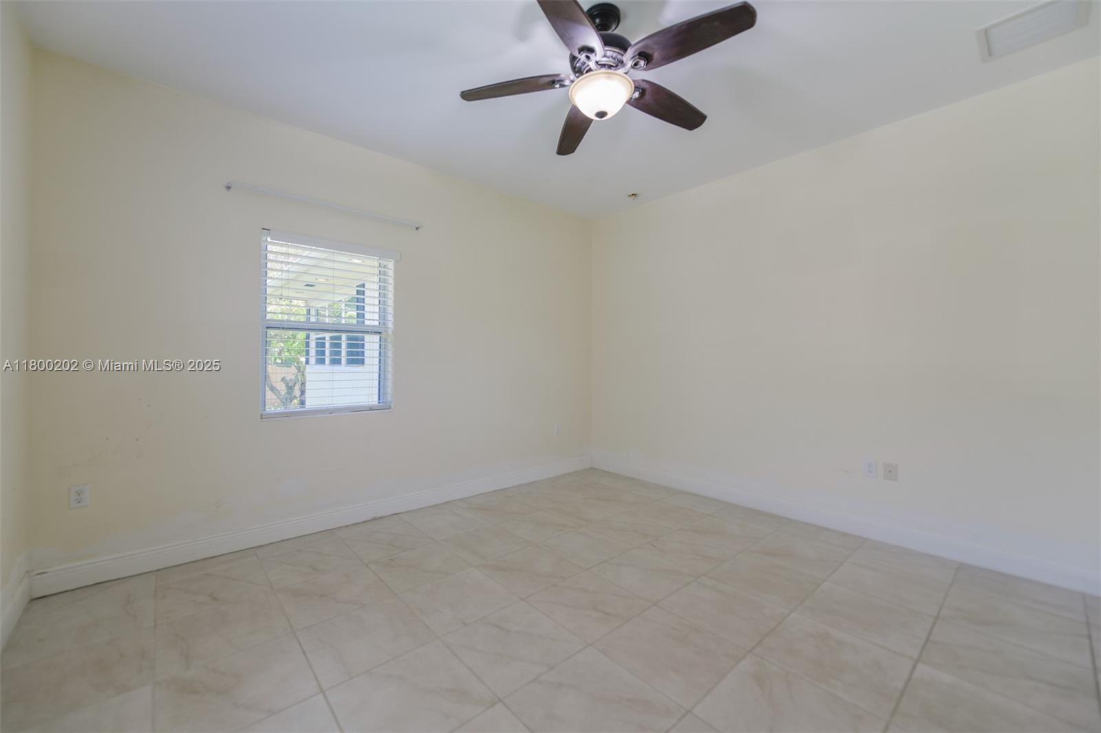 611 SW 8th St, Hallandale Beach, Florida image 31
