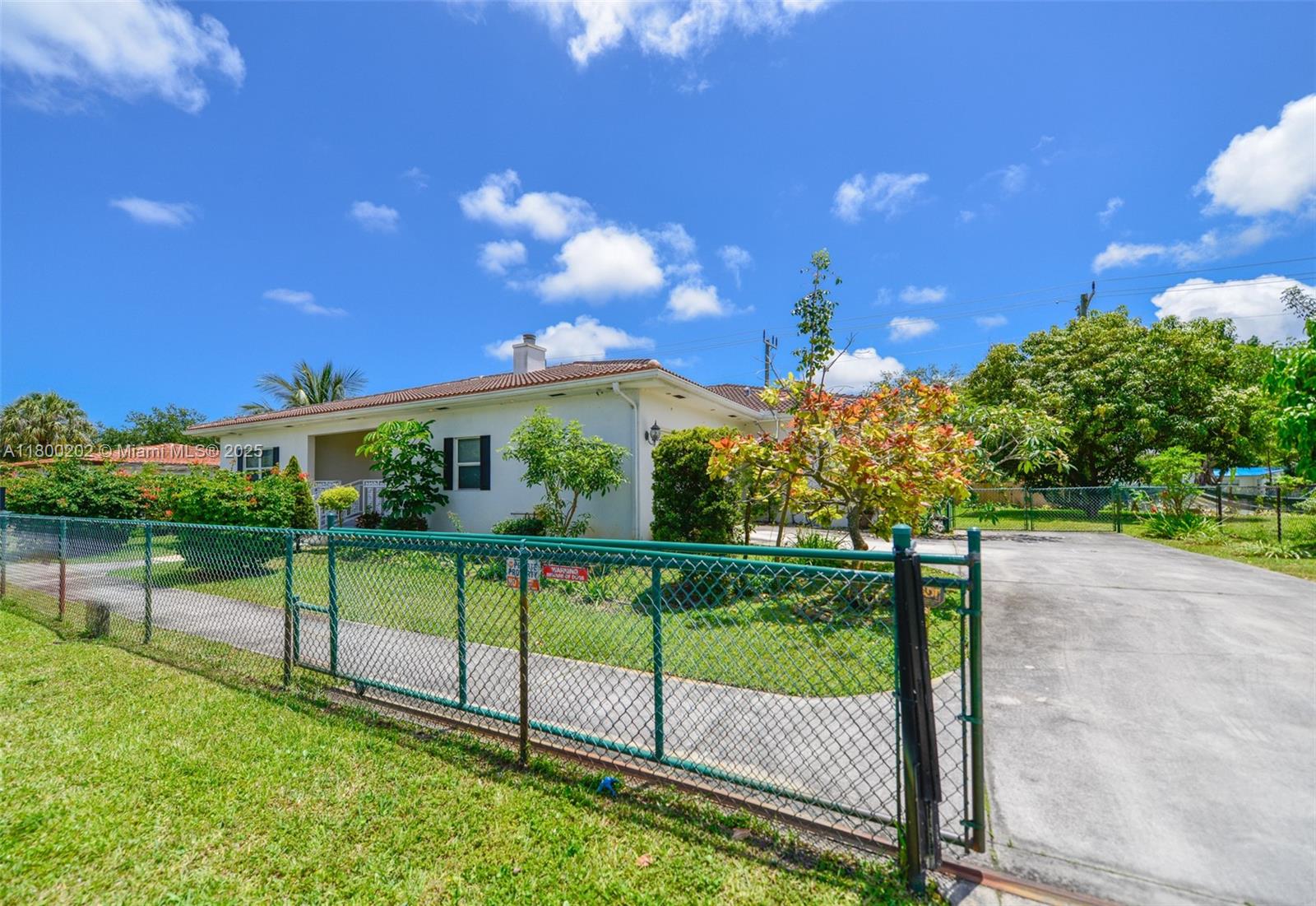 611 SW 8th St, Hallandale Beach, Florida image 45