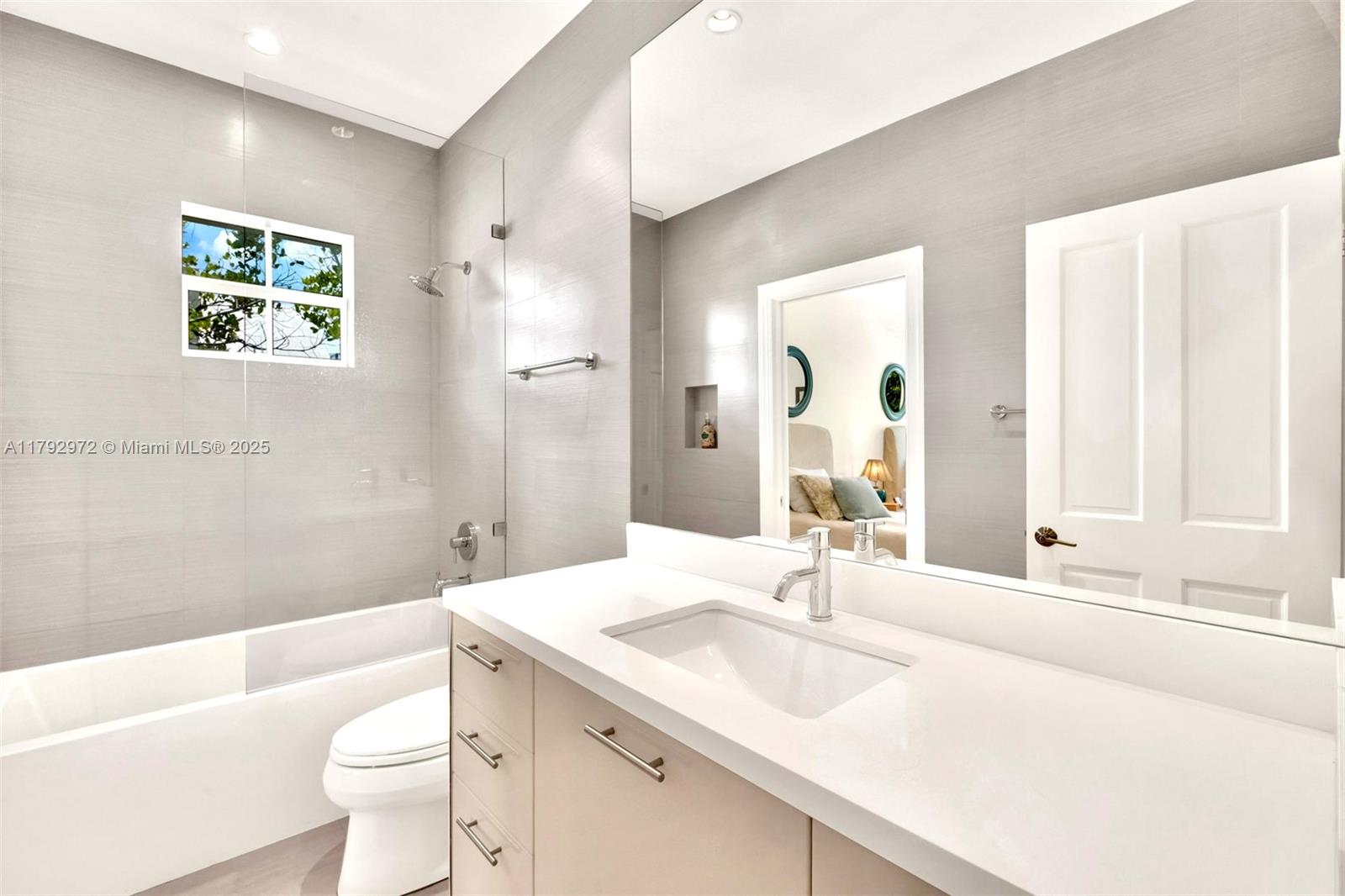 164 W Mashta Dr, Key Biscayne, Florida image 17