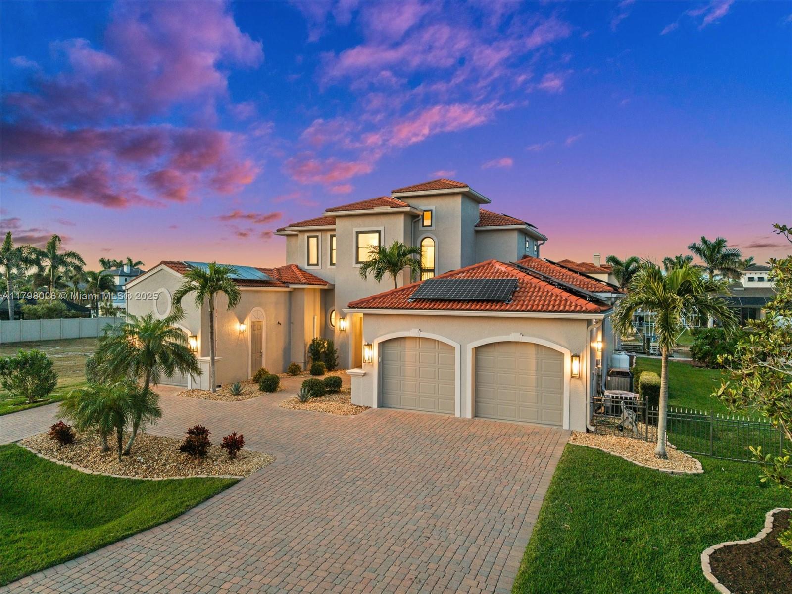 Casa à Venda em Cape Coral, FL