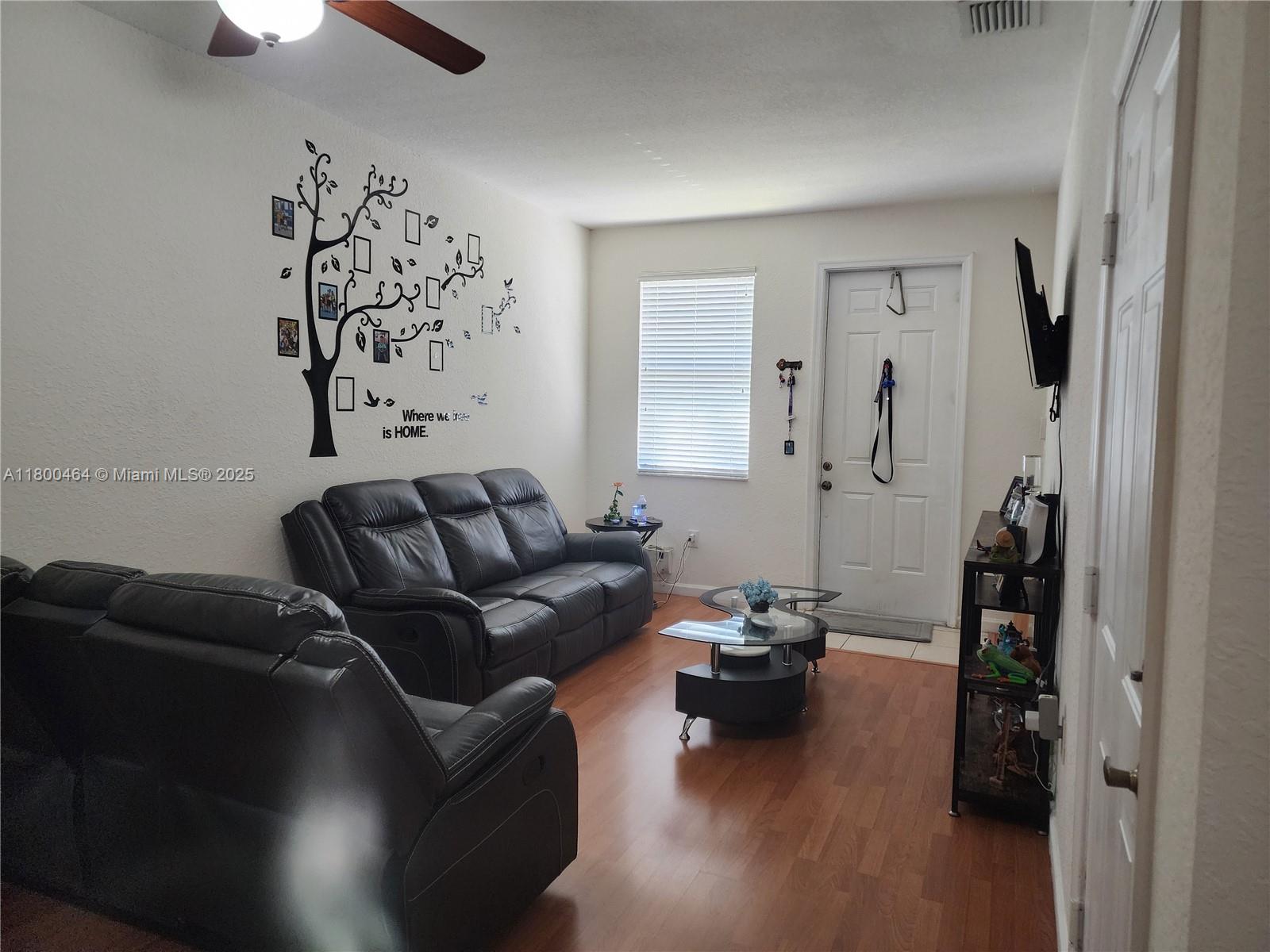 962 NE 29th Ter, Homestead, Florida image 3
