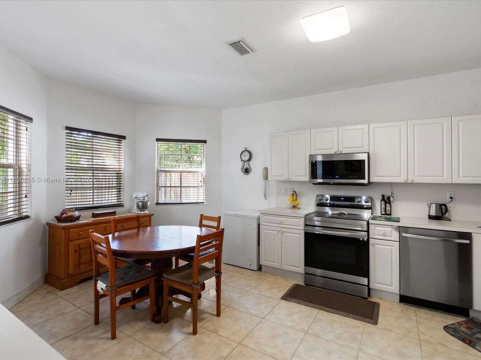 17616 SW 135th Ave, Miami, Florida image 25