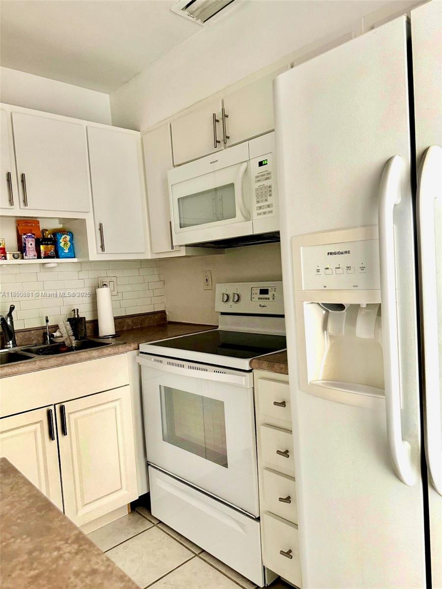 3000 NE 16th Ave #209, Oakland Park, Florida image 1
