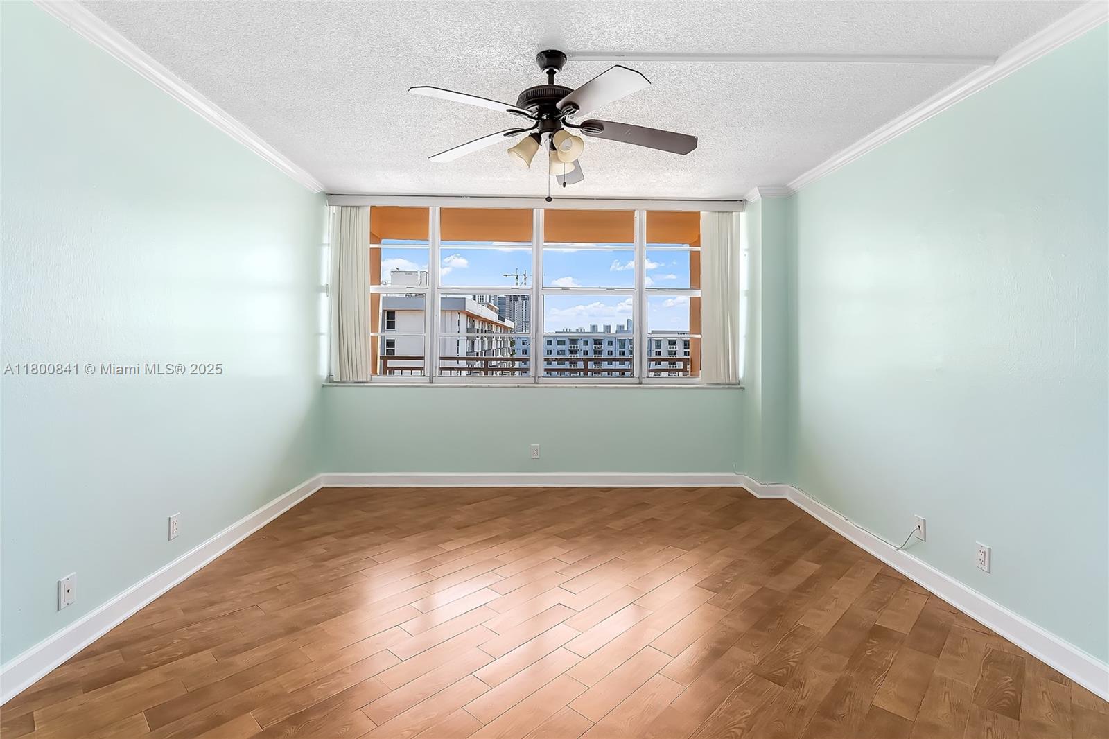 2025 NE 164th St #907, North Miami Beach, Florida image 2