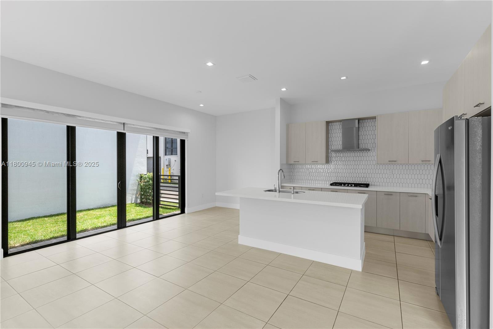 8271 NW 48th Ter, Doral, Florida image 11