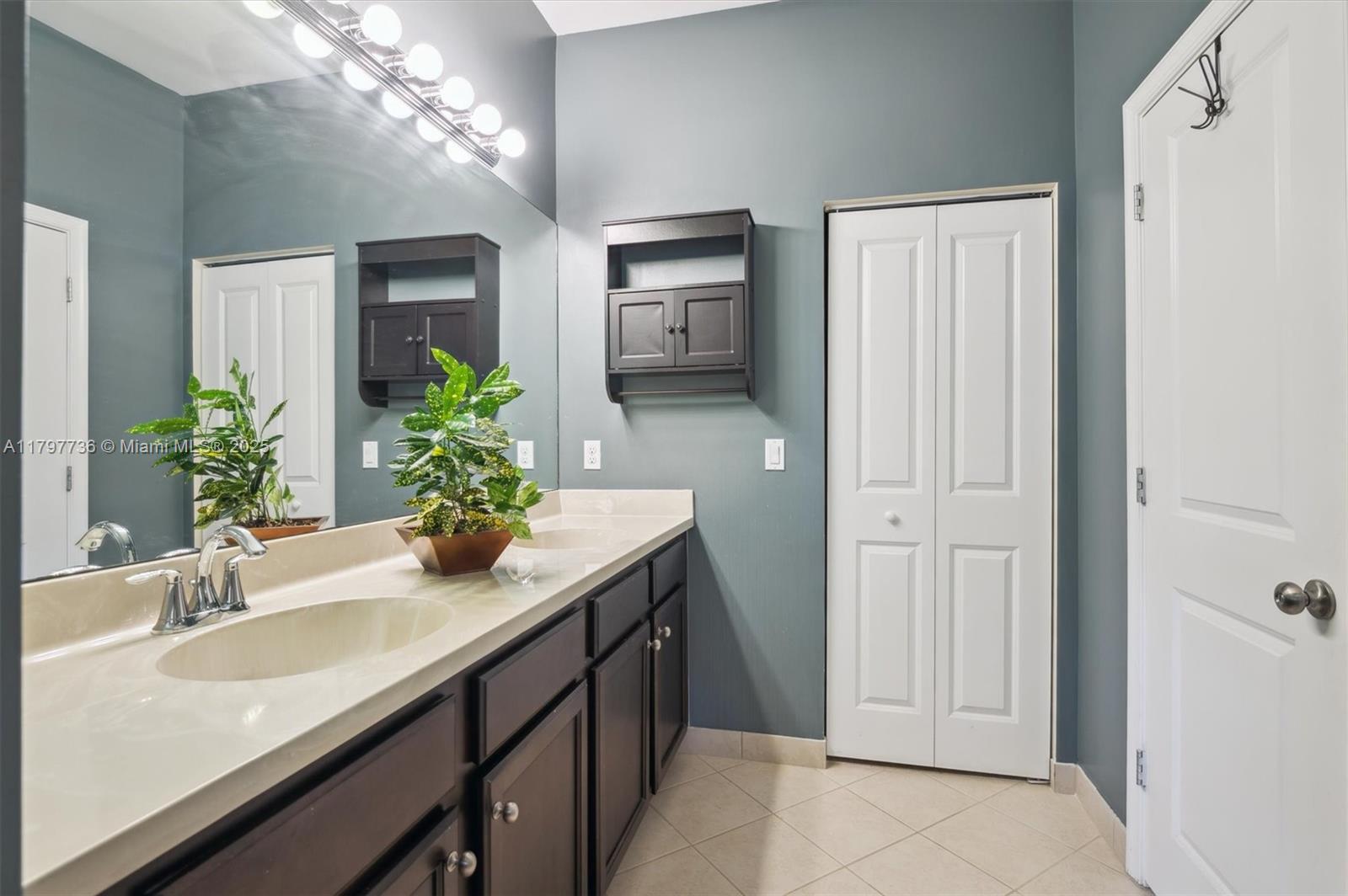 4346 Cascada Cir, Cooper City, Florida image 11