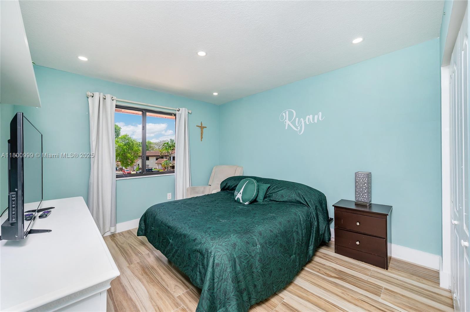 Property photo # 9