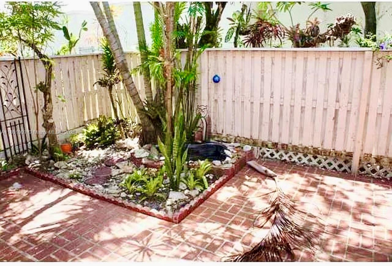2058 Winners Cir, North Lauderdale, Florida image 2