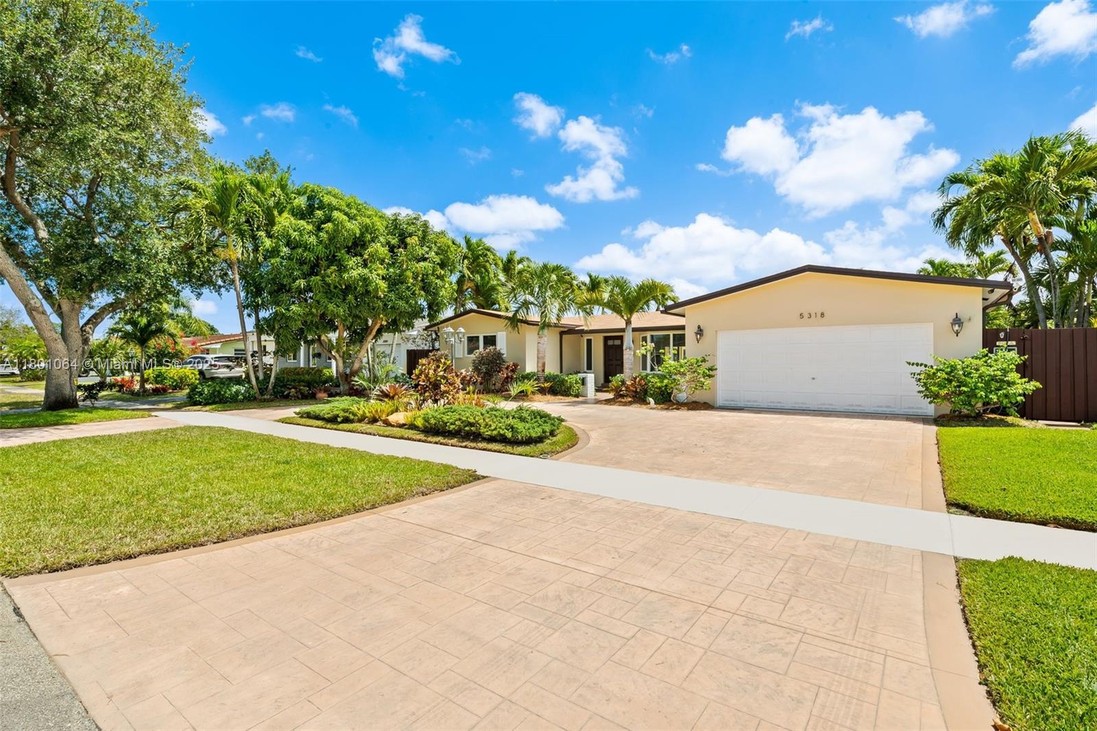 5318 Garfield St, Hollywood, Florida image 2