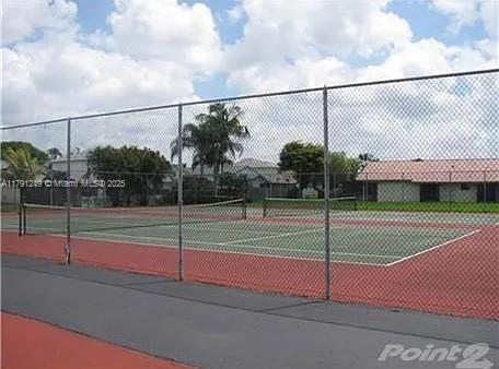256 Lakeside Cir, Sunrise, Florida image 12