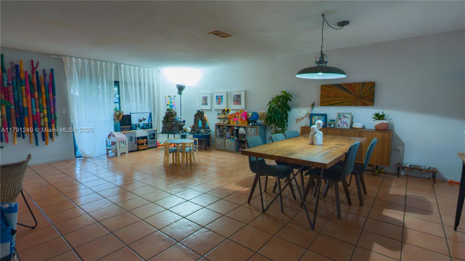 256 Lakeside Cir, Sunrise, Florida image 4