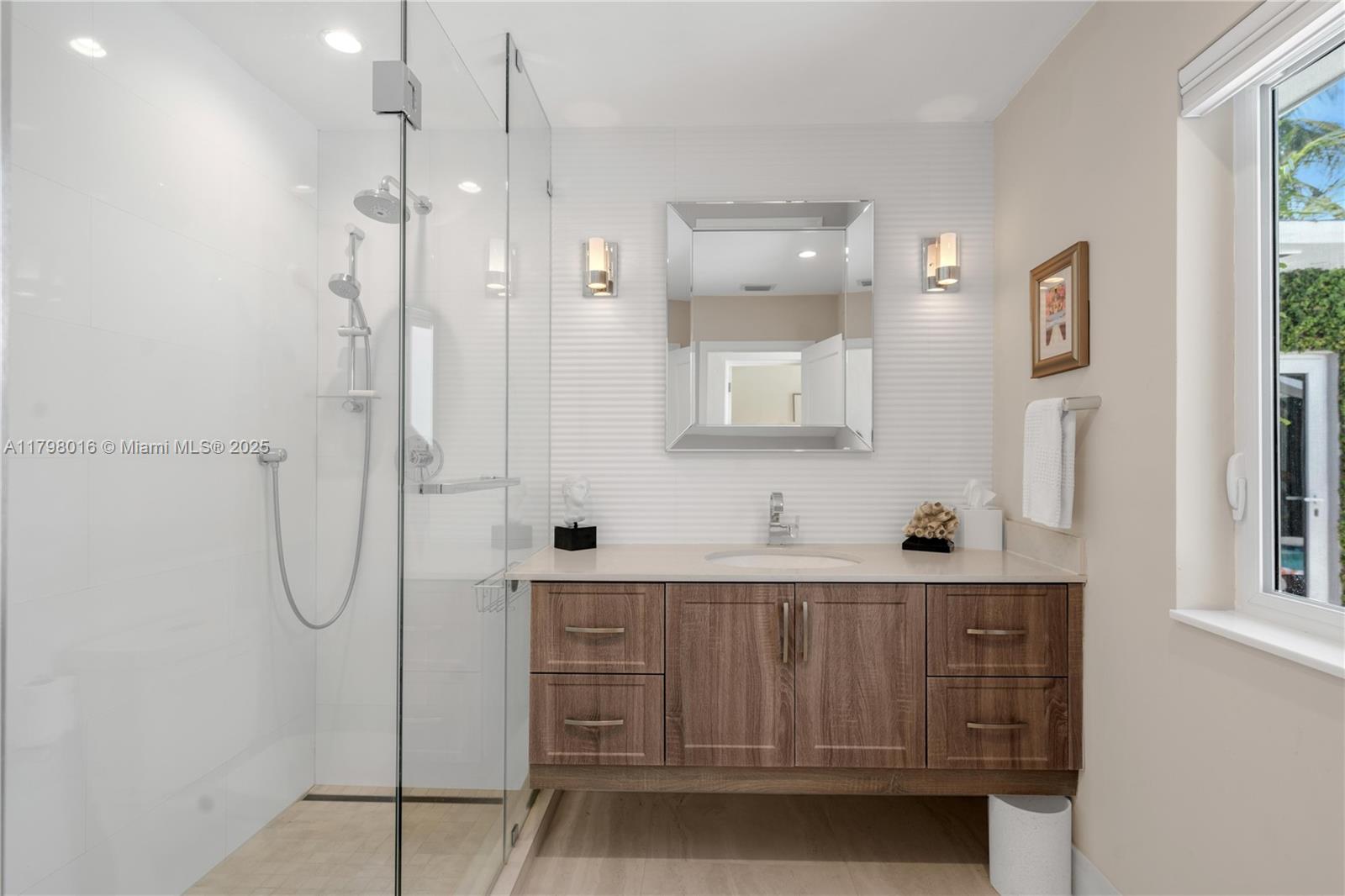 5550 N Bayshore Dr, Miami, Florida image 25