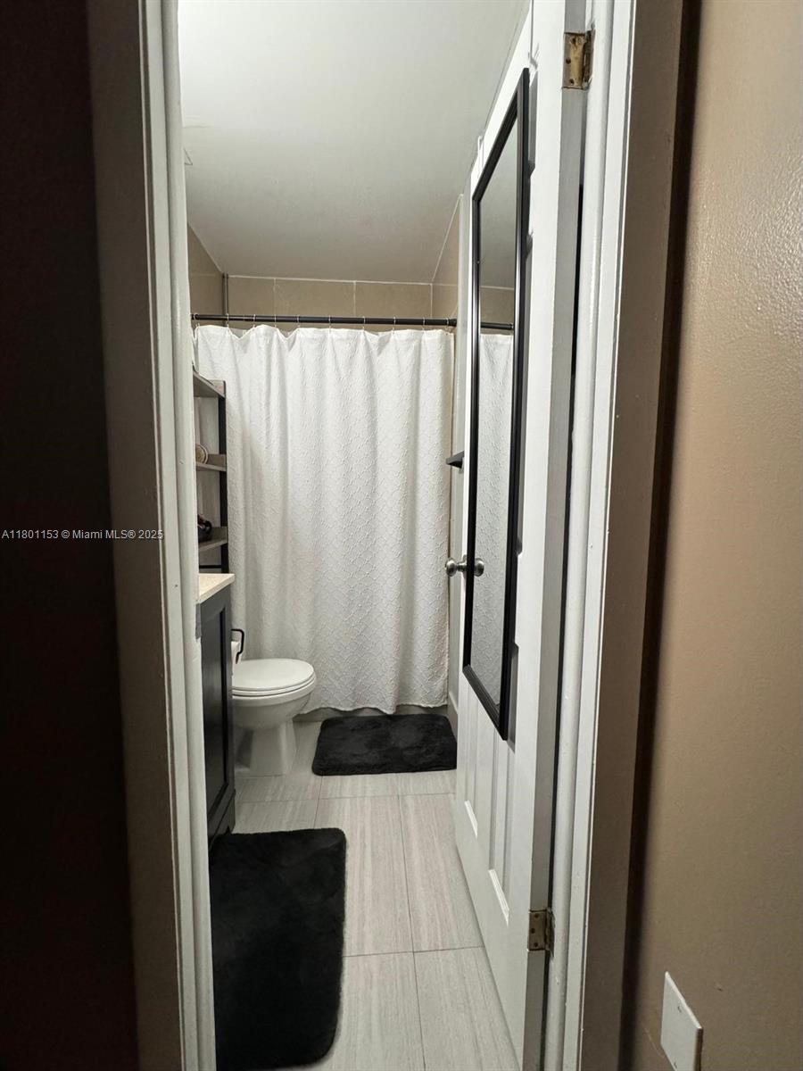 8389 NW 8th St, Miami, Florida image 12