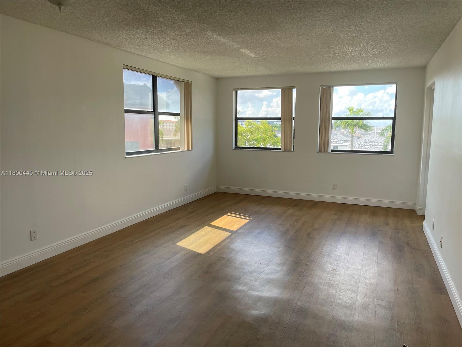 Residential, Doral, Florida image 4