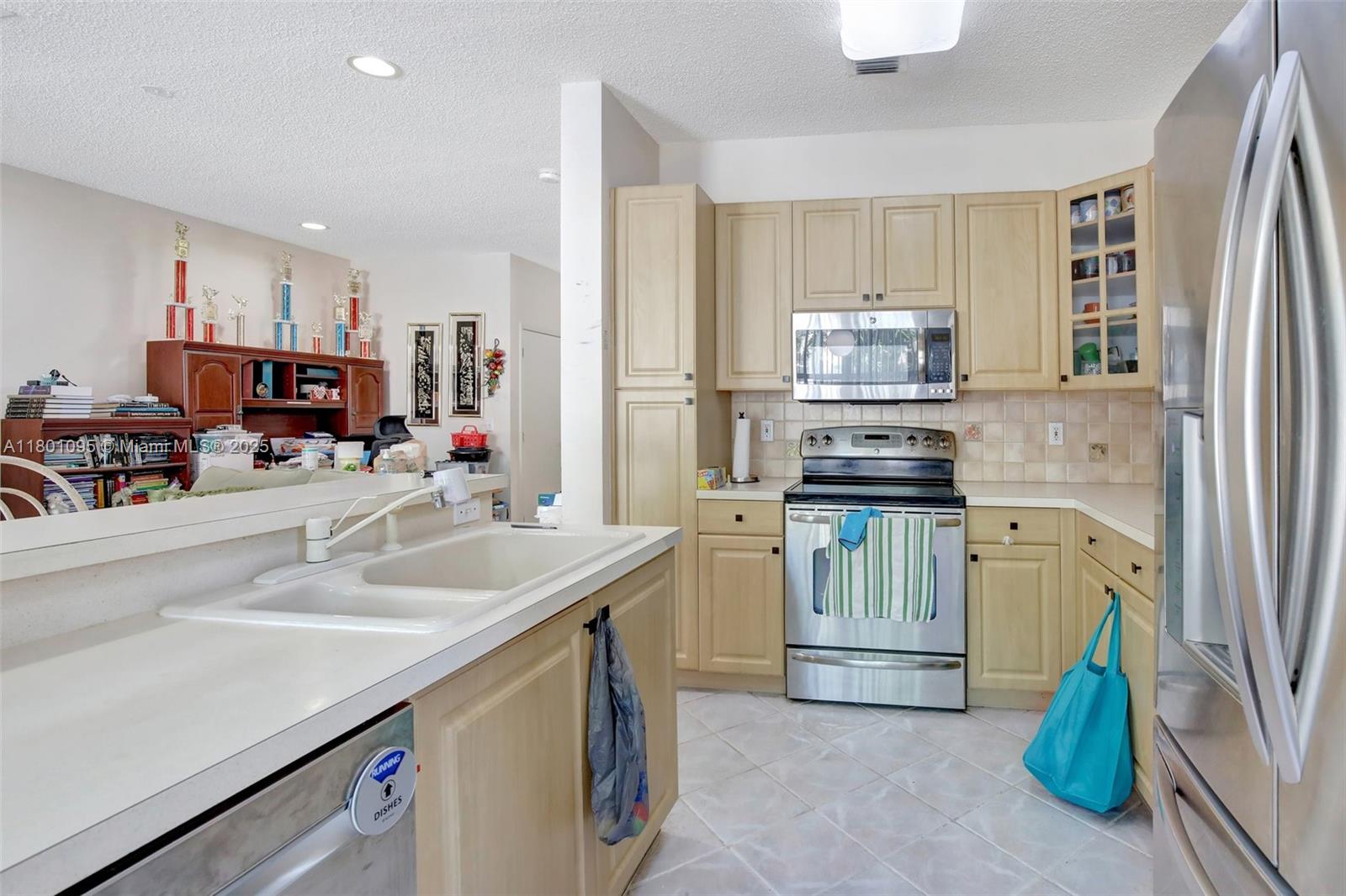 1562 NW 157th Ave, Pembroke Pines, Florida image 3