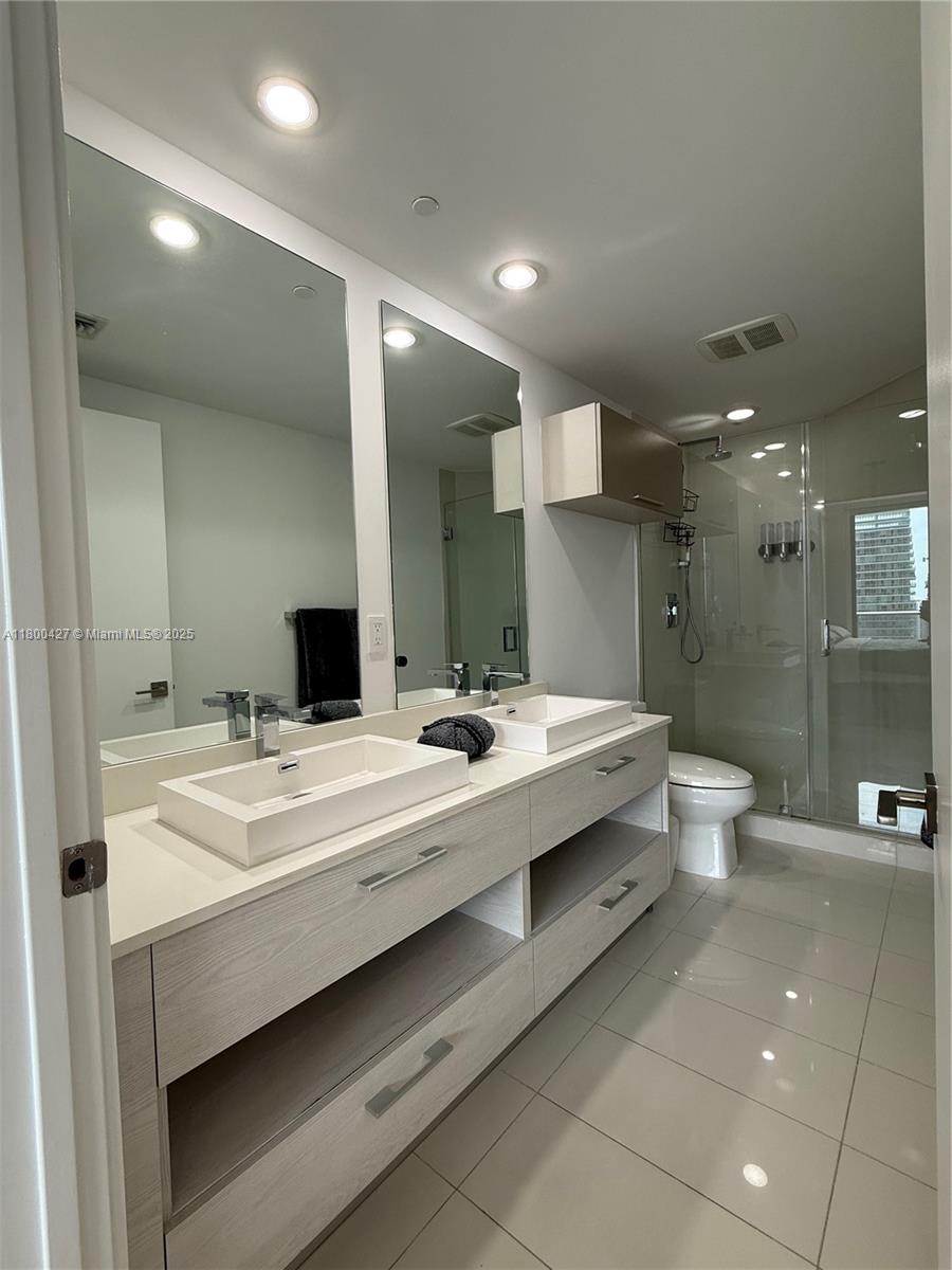 55 SW 9th St #2703, Miami FL 33130