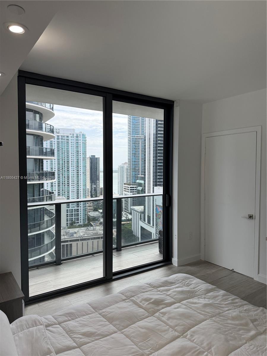 55 SW 9th St #2703, Miami FL 33130