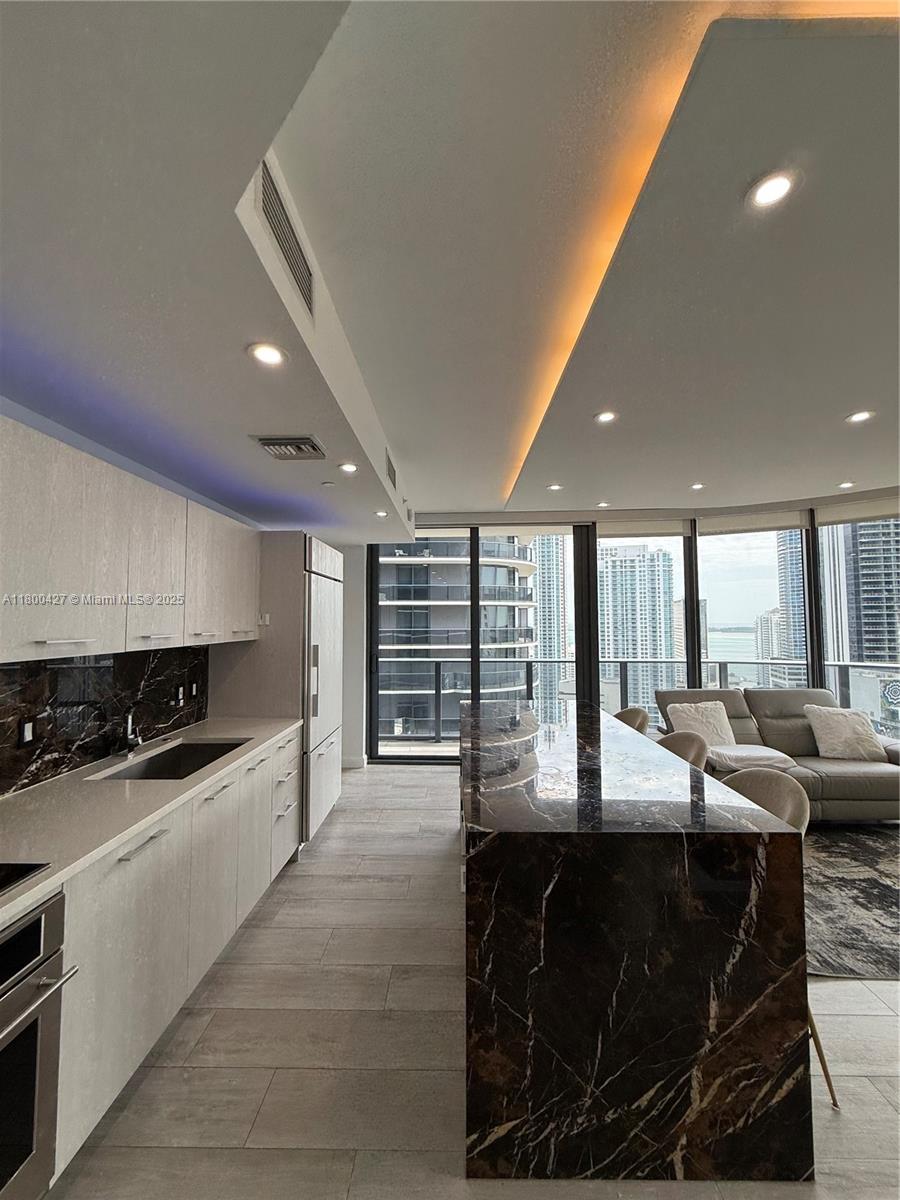55 SW 9th St #2703, Miami FL 33130