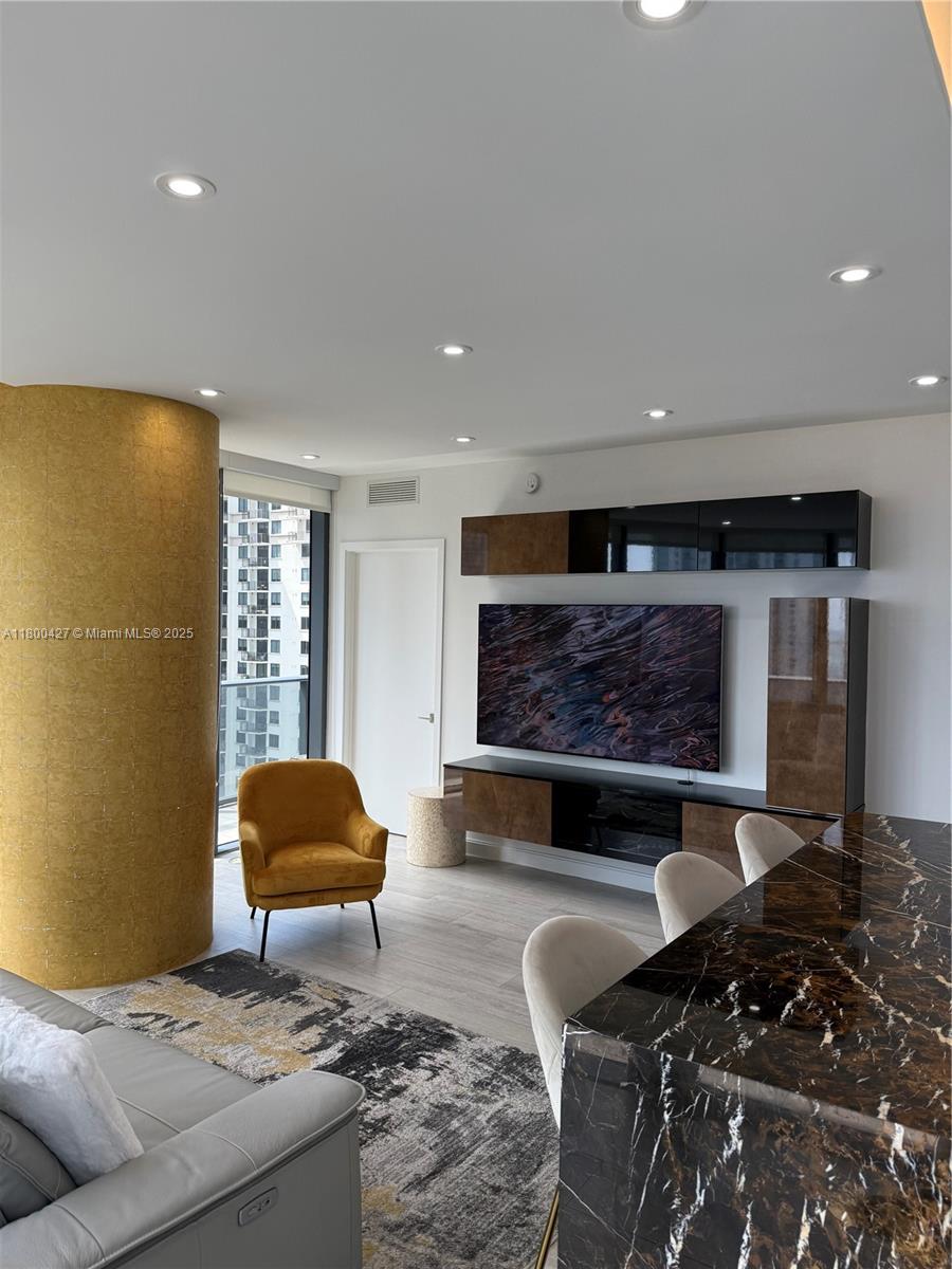 55 SW 9th St #2703, Miami FL 33130