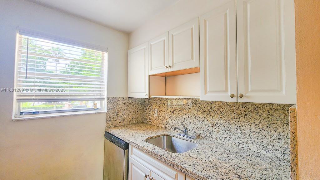 11  Edgewater Dr #8 For Sale A11801299, FL