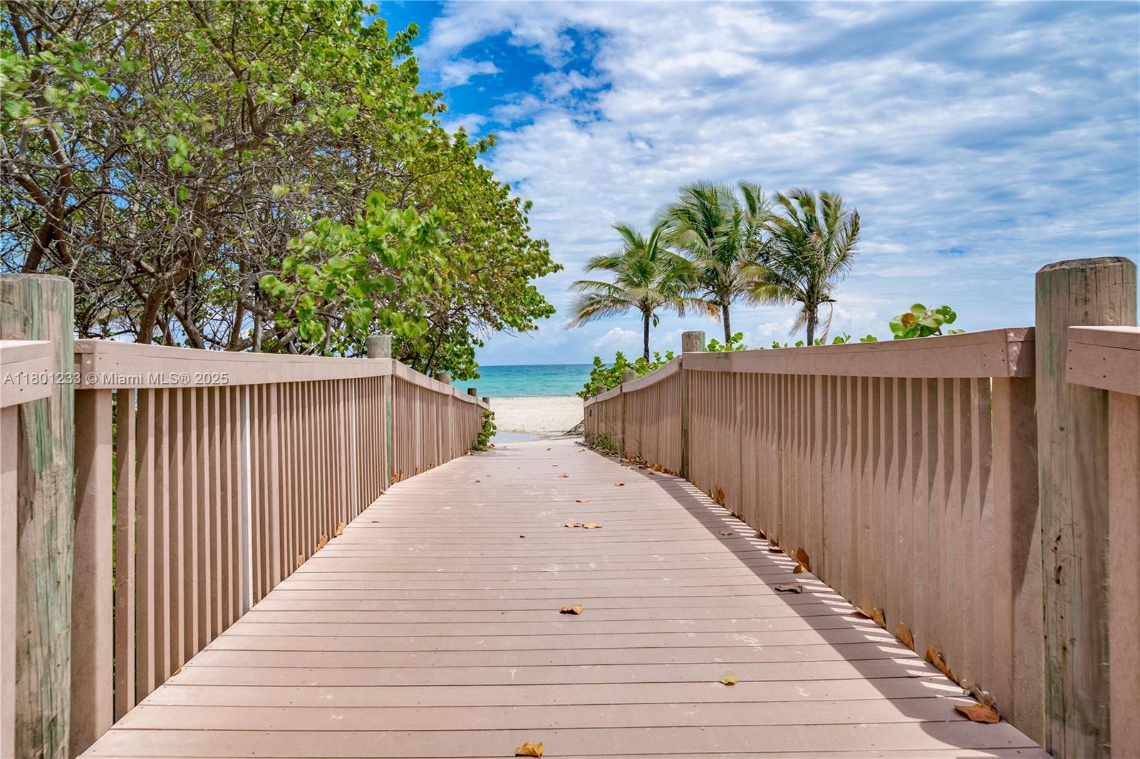 Condo for Sale in Hollywood, FL