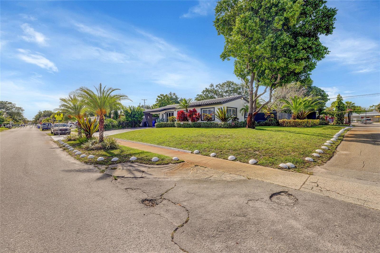 7011 Raleigh St, Hollywood, Florida image 35