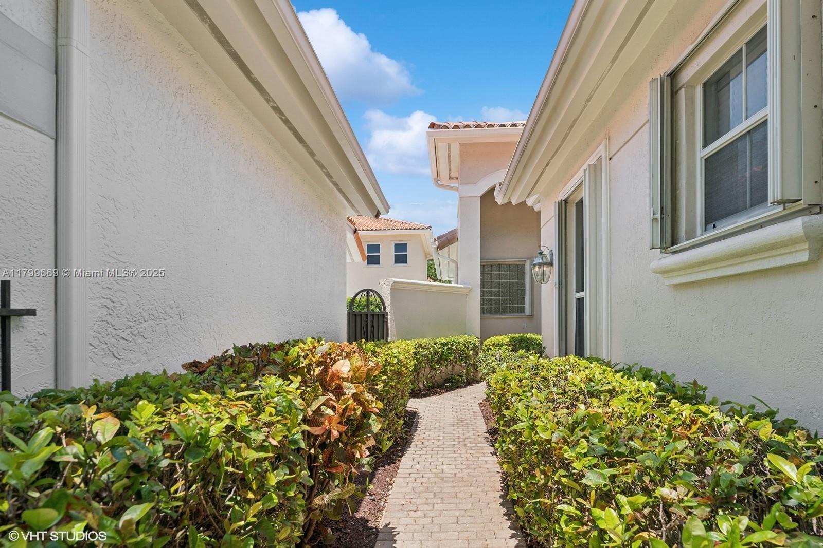 1576 Breakwater Ter, Hollywood, Florida image 2