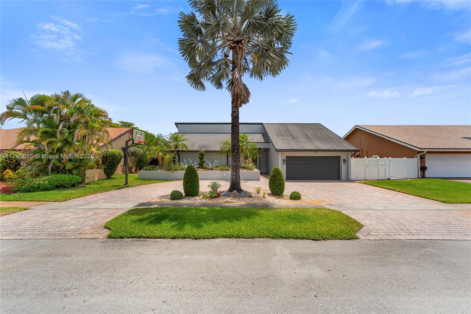 2421 NW 102nd Way, Pembroke Pines, Florida image 28
