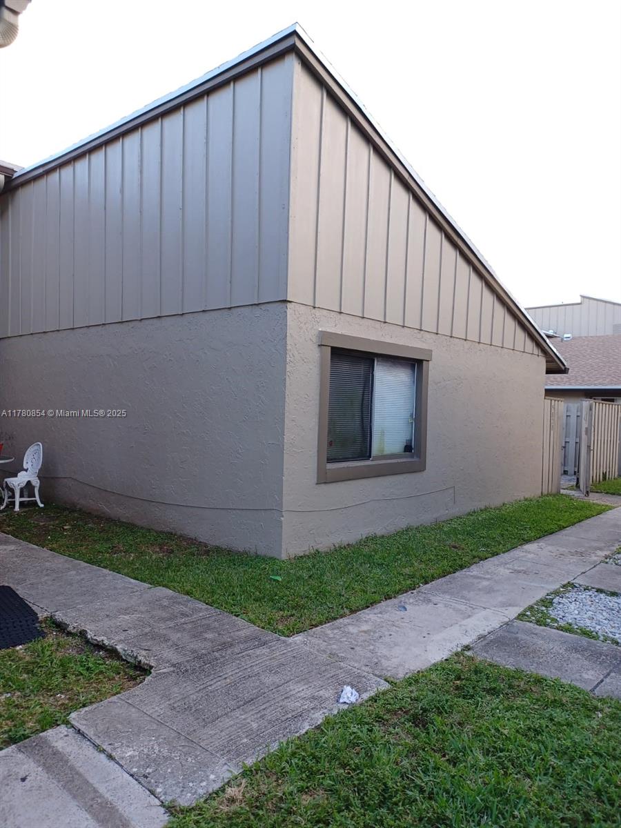5820 NW 21st St #39-C, Lauderhill, Florida image 1