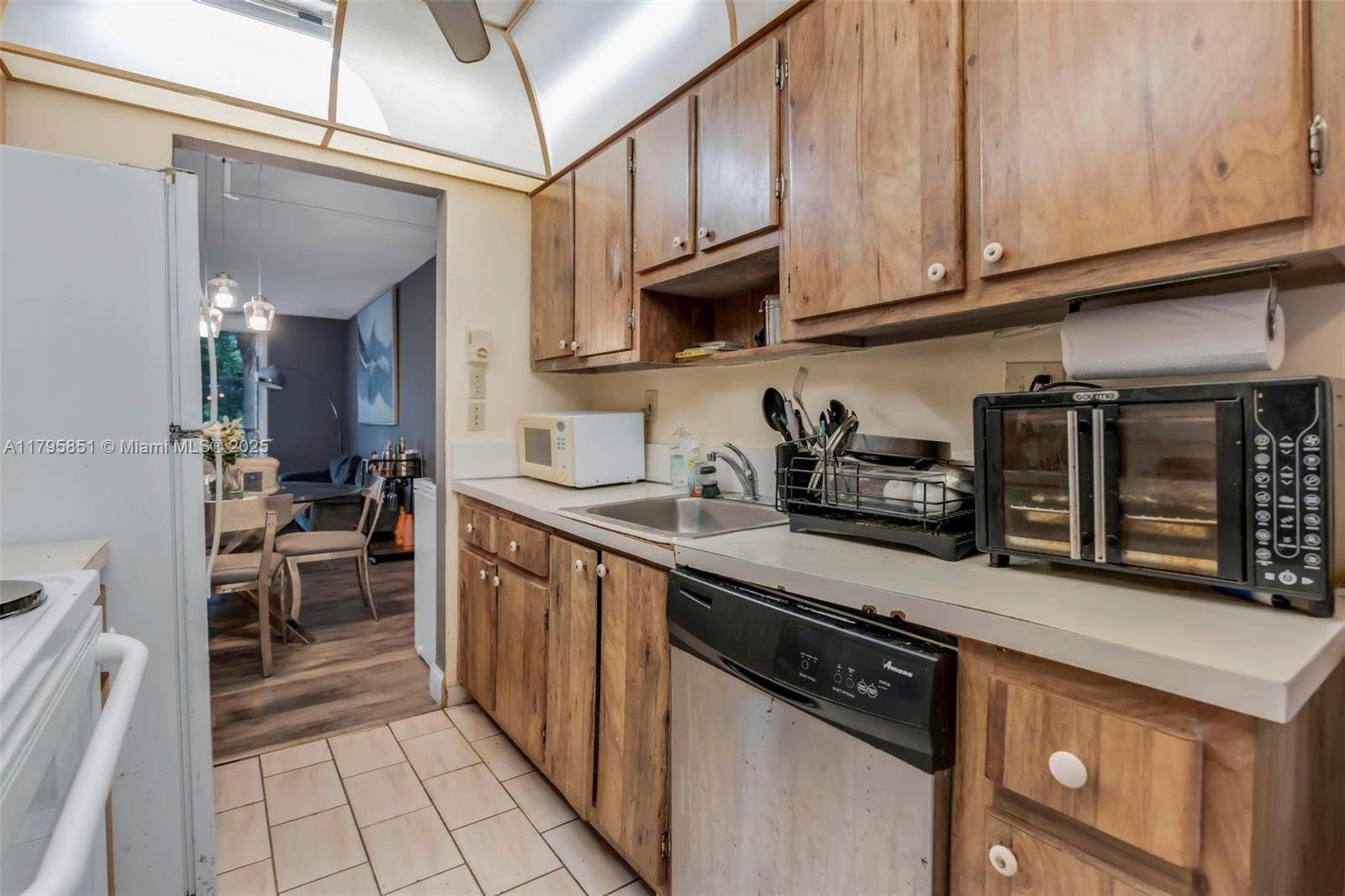 3321 NW 47th Ter #330, Lauderdale Lakes, Florida image 7