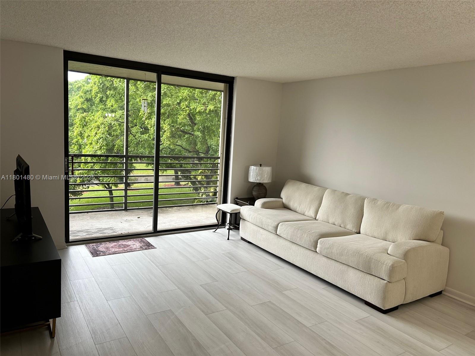 1000 Colony Point Cir #302, Pembroke Pines, Florida image 1