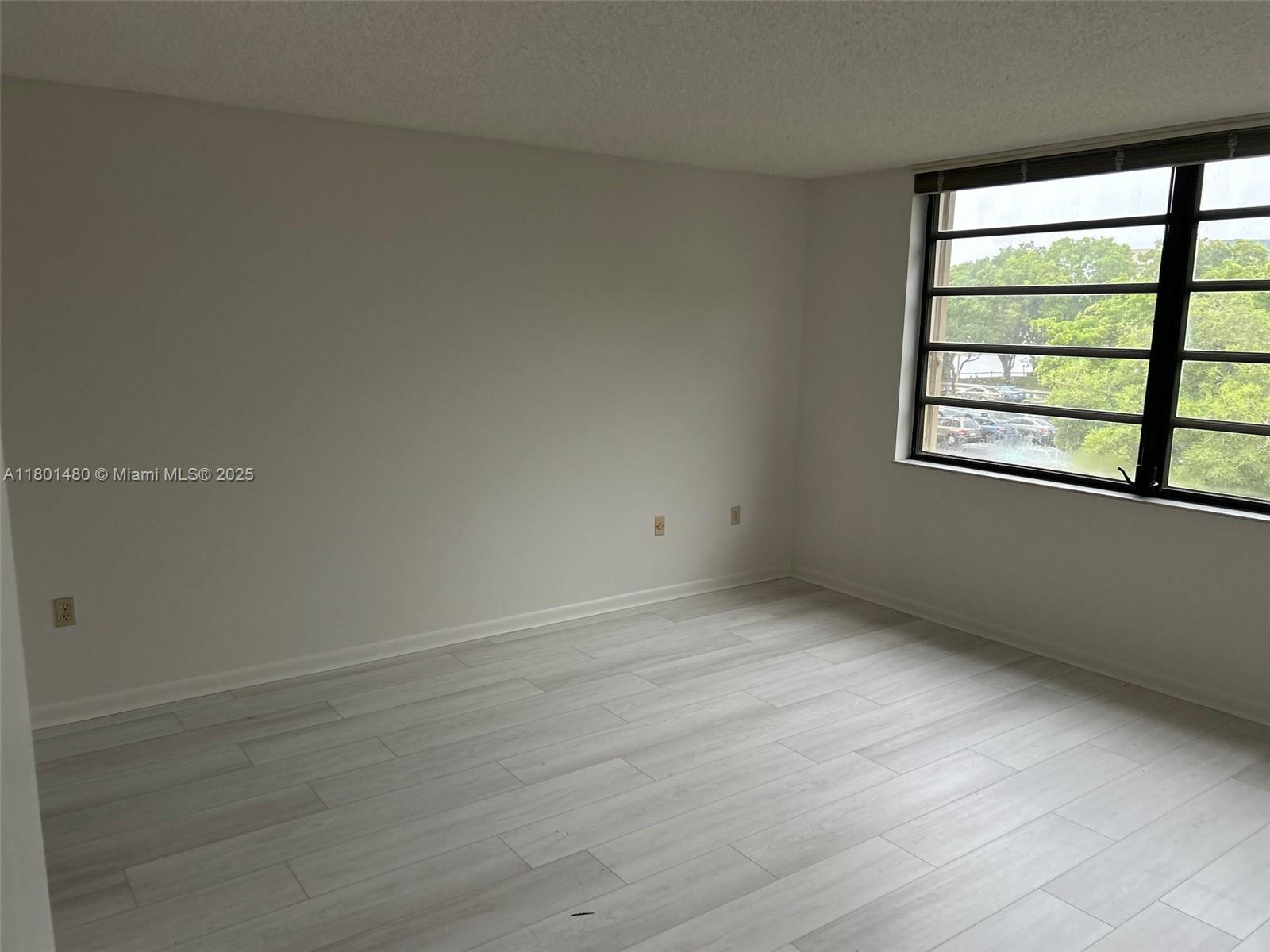 1000 Colony Point Cir #302, Pembroke Pines, Florida image 13