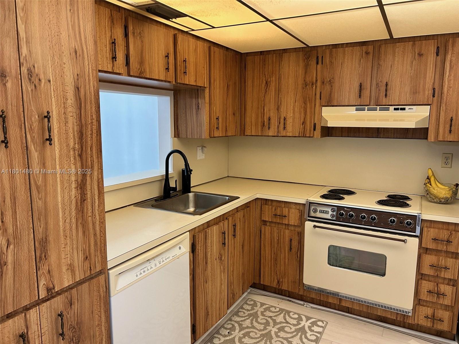 1000 Colony Point Cir #302, Pembroke Pines, Florida image 26