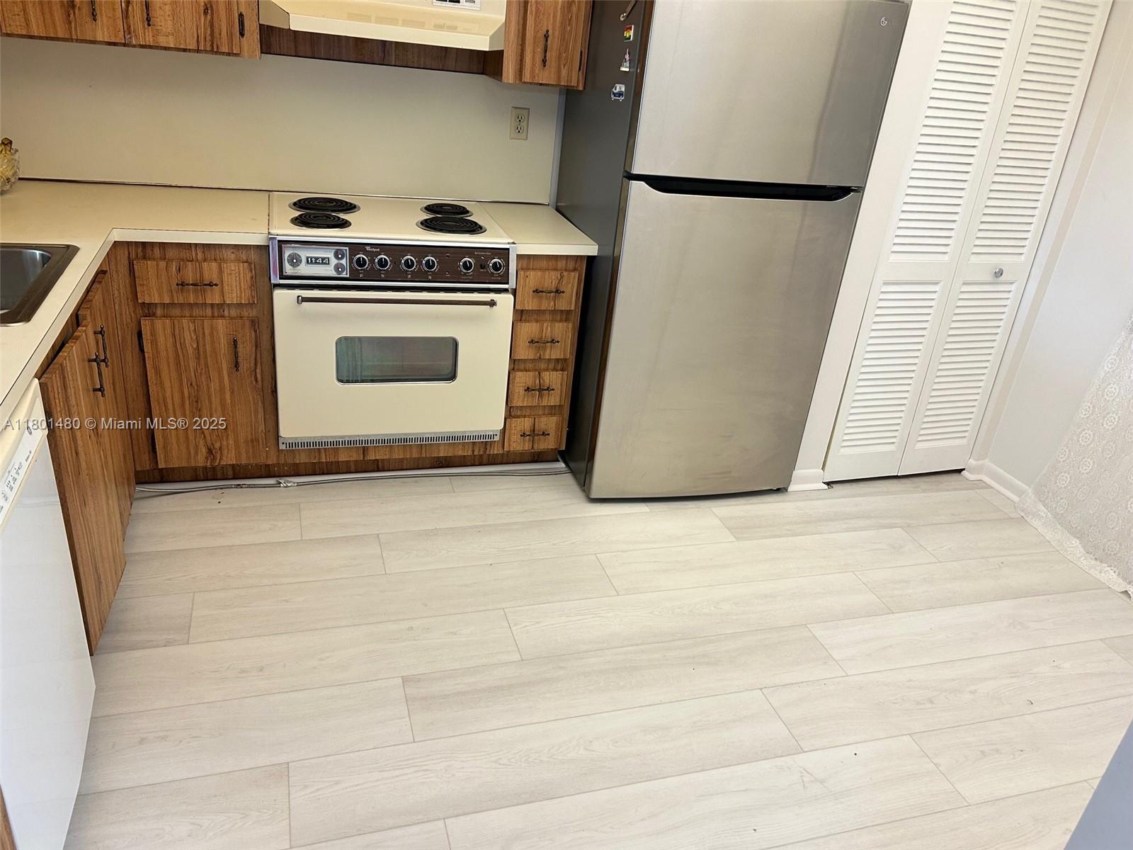 1000 Colony Point Cir #302, Pembroke Pines, Florida image 29