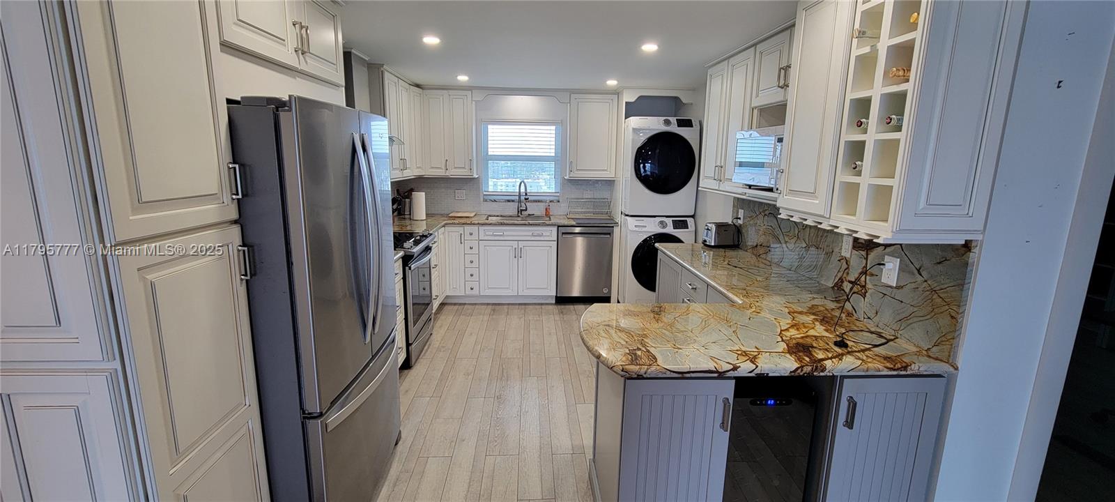 3040 Lake Shore Dr Ph2, Riviera Beach, Florida image 12