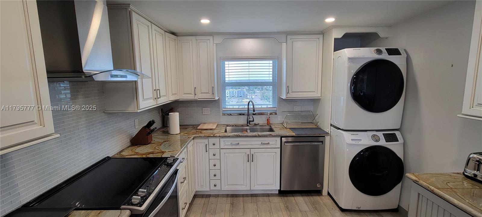 3040 Lake Shore Dr Ph2, Riviera Beach, Florida image 13