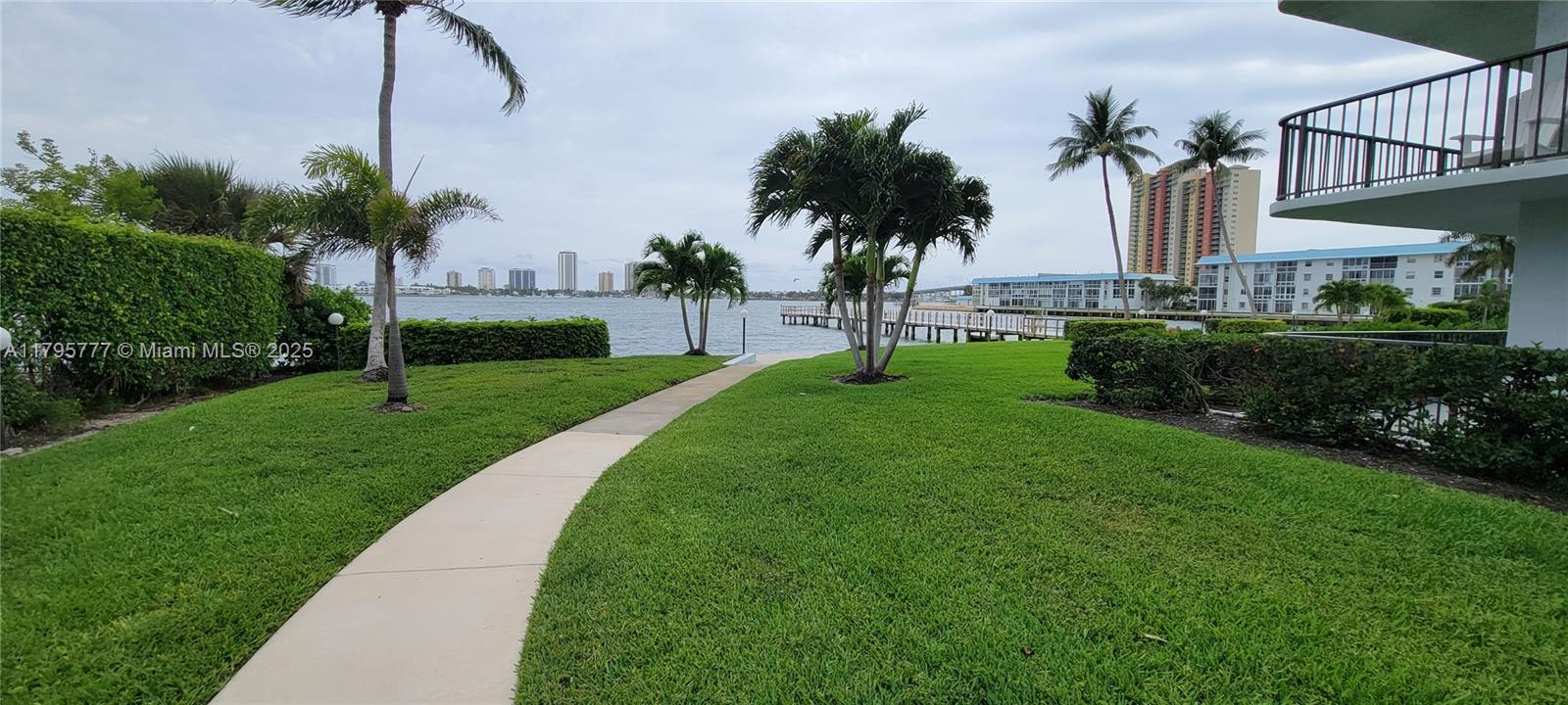 3040 Lake Shore Dr Ph2, Riviera Beach, Florida image 42