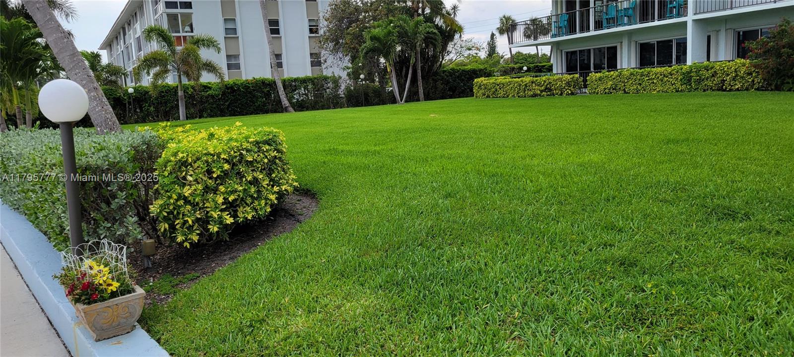 3040 Lake Shore Dr Ph2, Riviera Beach, Florida image 47