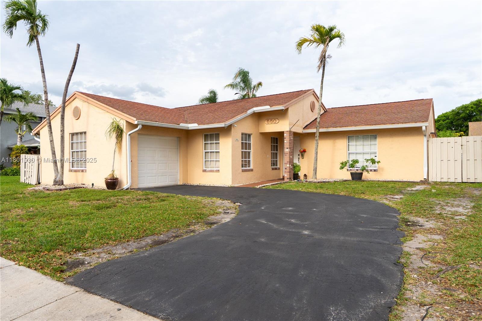550 Auburn Way, Davie, Florida image 1