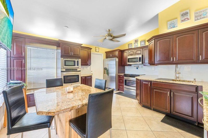 550 Auburn Way, Davie, Florida image 5
