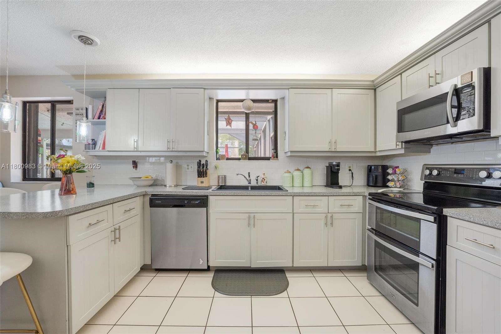 735 SW 158th Ter, Sunrise, Florida image 7