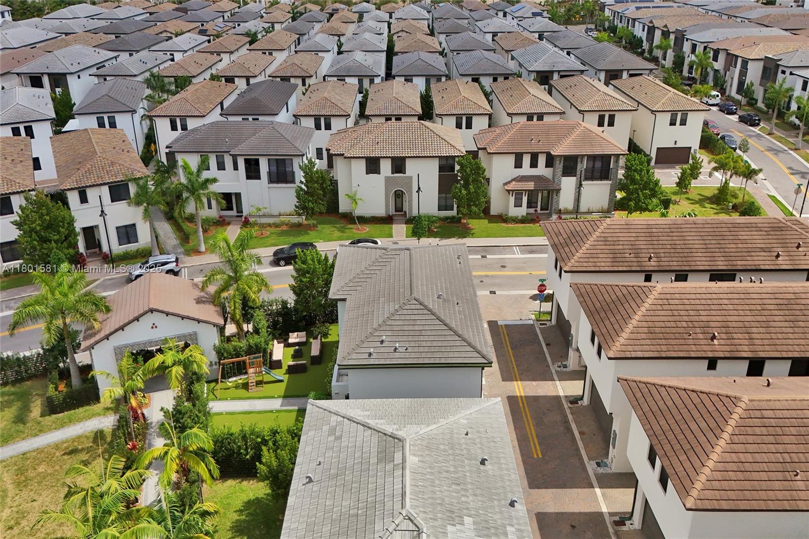 8211 NW 43rd Ter, Doral, Florida image 3