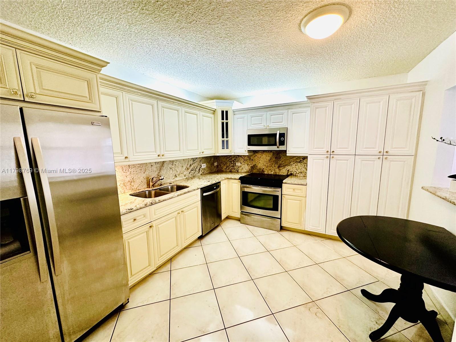 Listing Photo 11