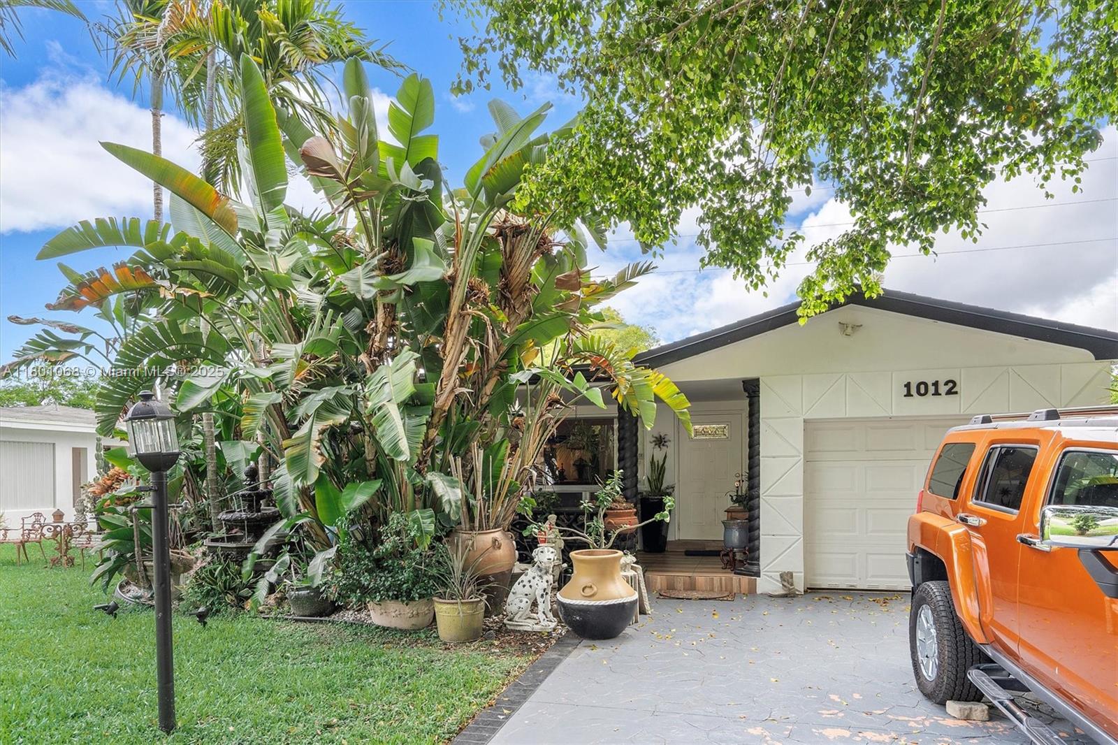 1012 NE 8th St, Hallandale Beach, Florida image 1
