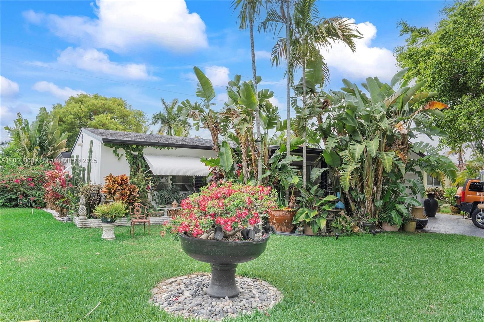 1012 NE 8th St, Hallandale Beach, Florida image 4
