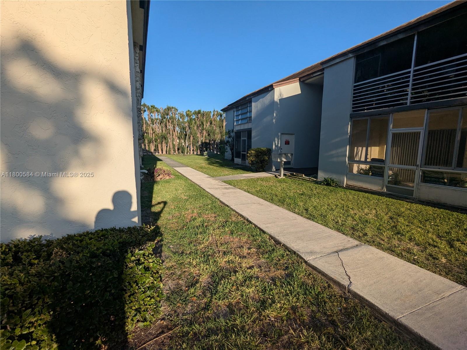 416 N Laurel Dr #107, Margate, Florida image 2