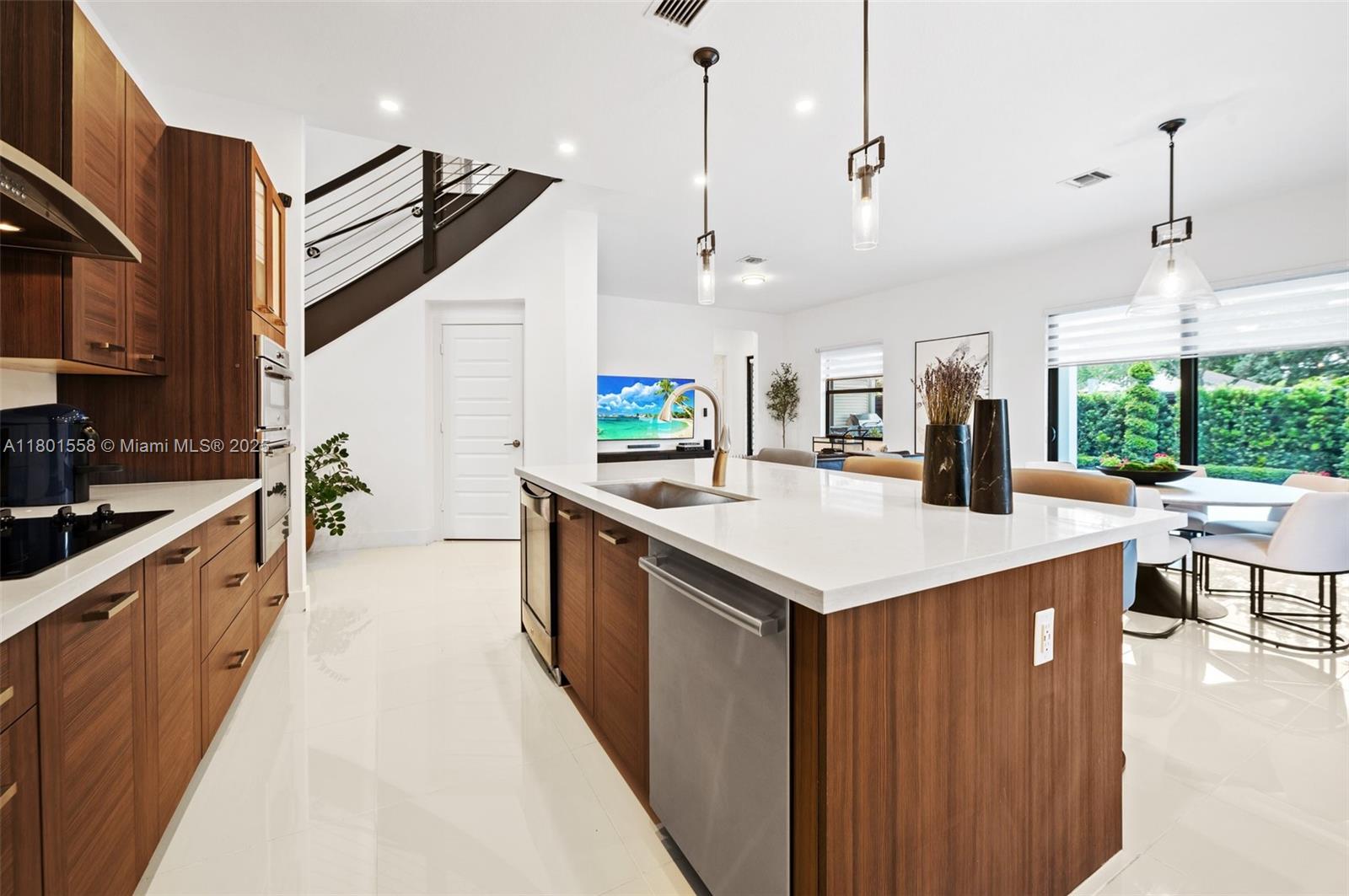 8862 NW 154th Ter, Miami Lakes, Florida image 10