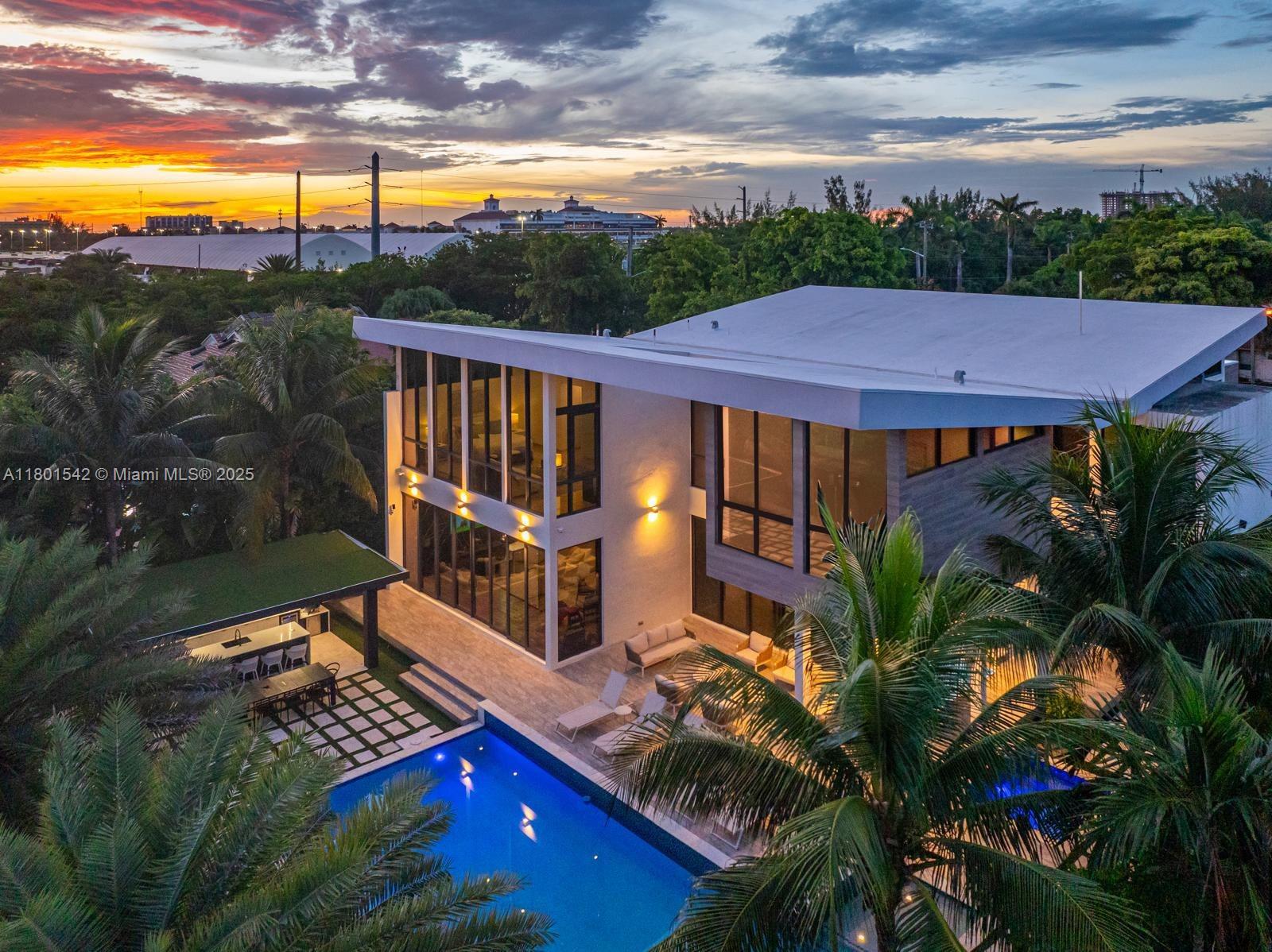 521 Holiday Dr, Hallandale Beach, Florida image 1