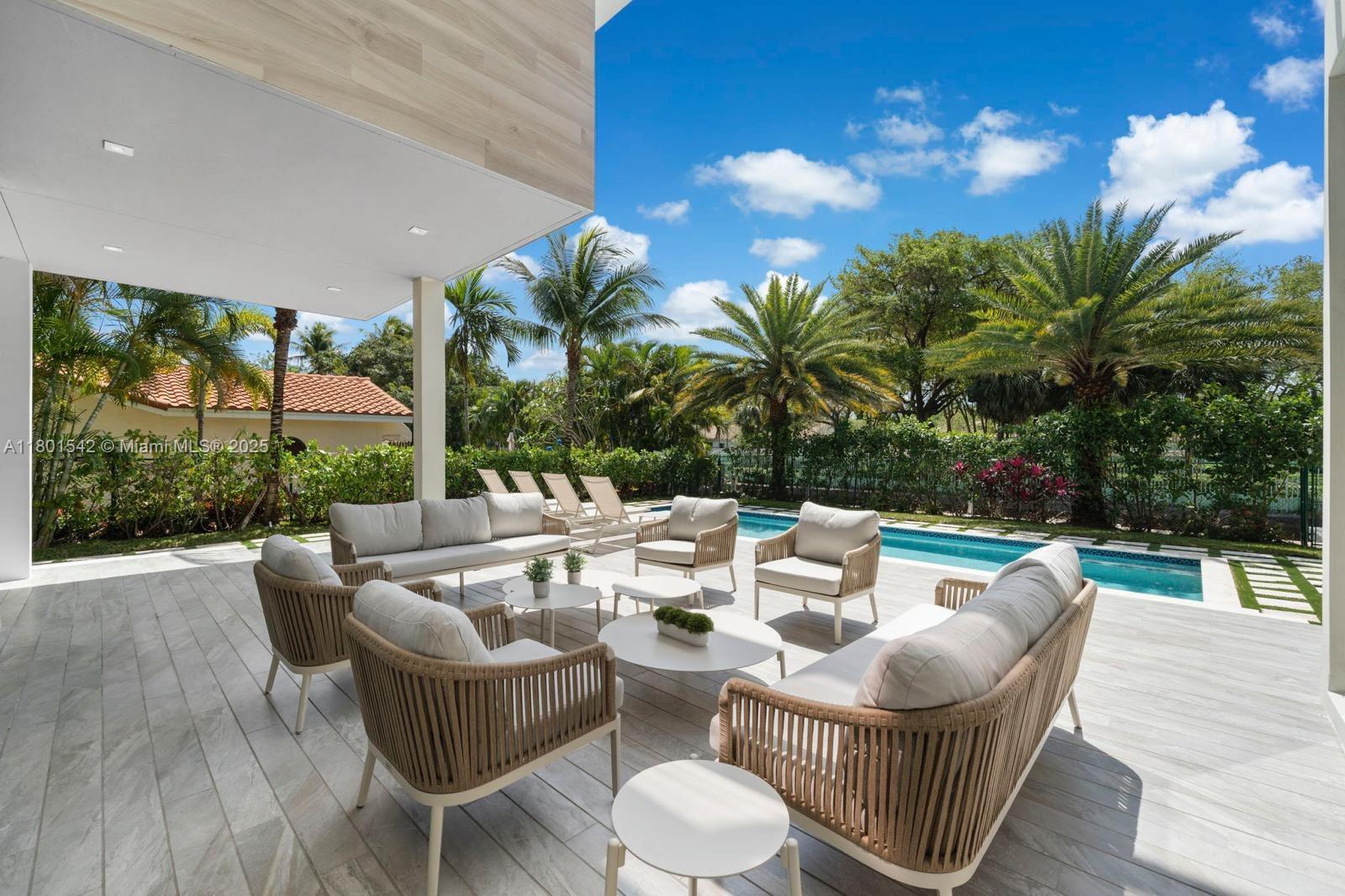 521 Holiday Dr, Hallandale Beach, Florida image 32
