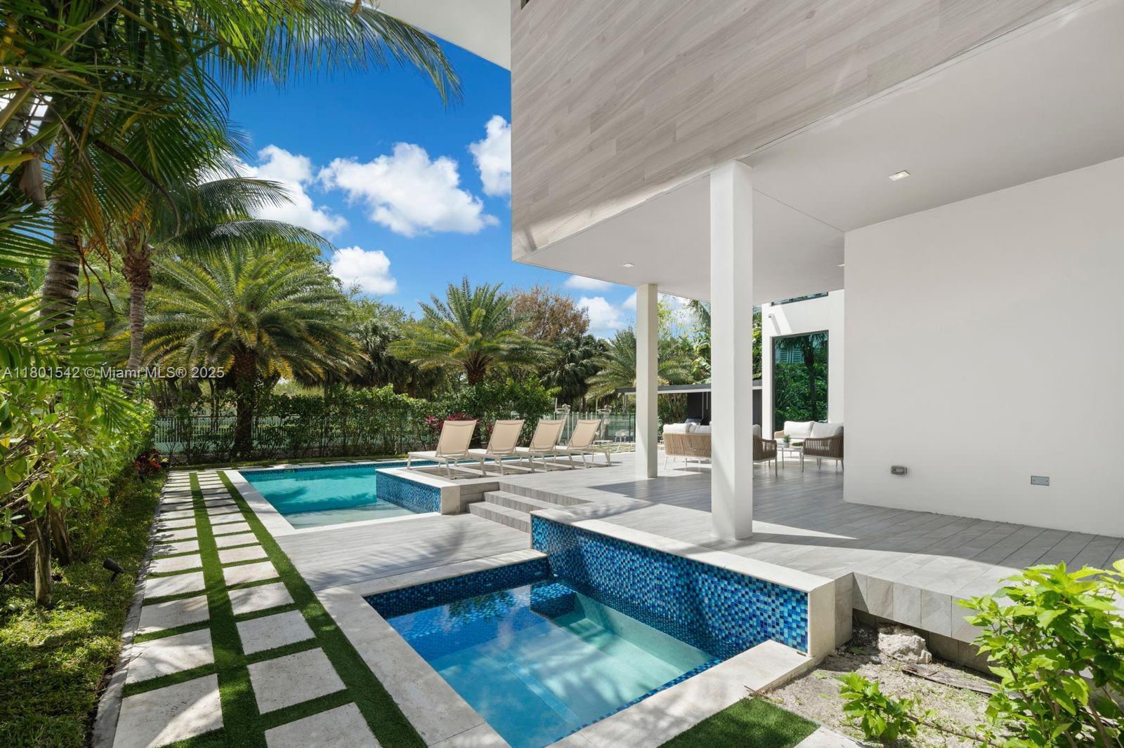 521 Holiday Dr, Hallandale Beach, Florida image 38